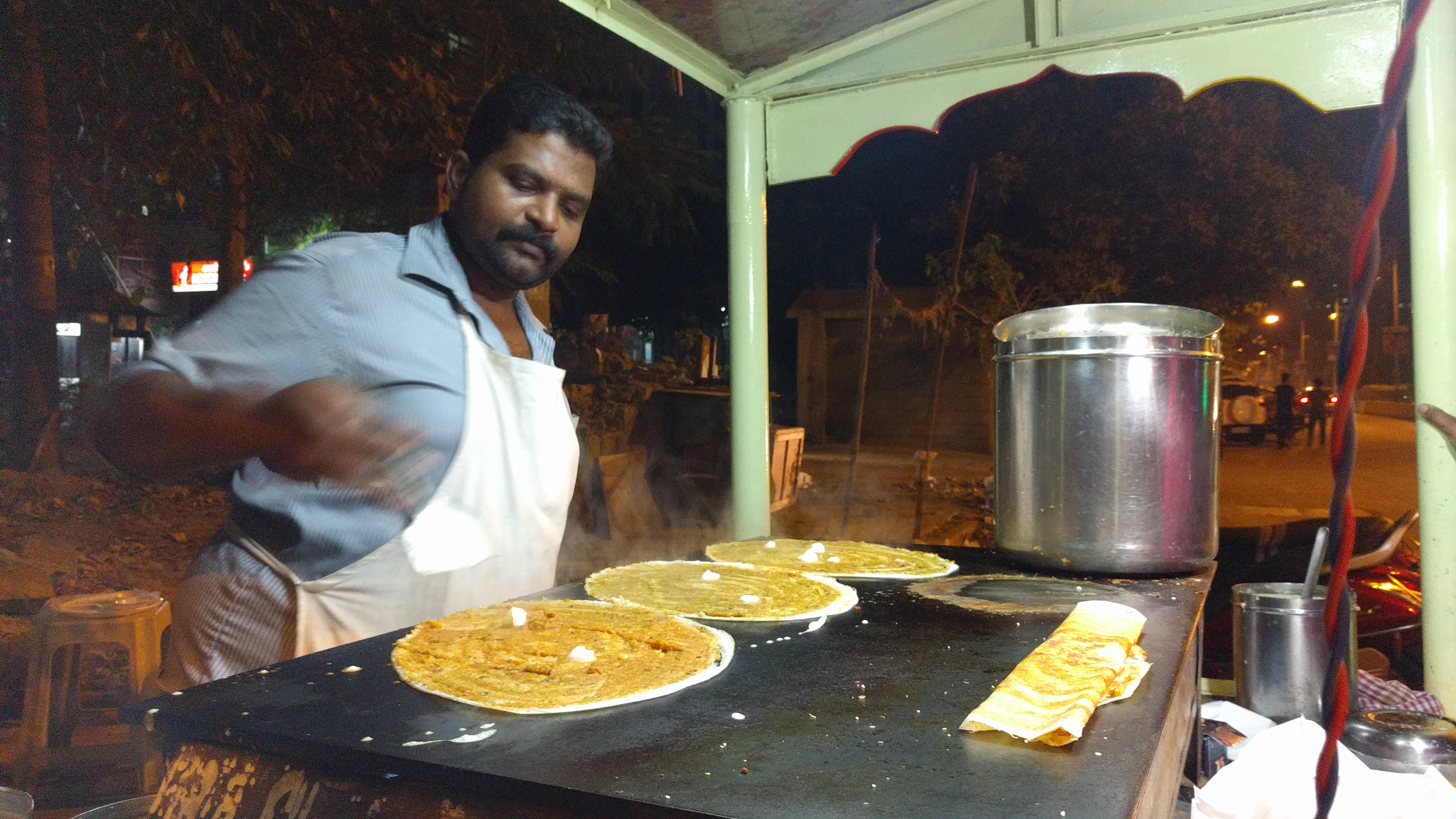 Street Food Diaries : Loni (White Butter) Dosa – Davangere Special